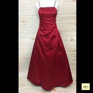 David's Bridal Girls NWT Fancy Dress, Size 14.